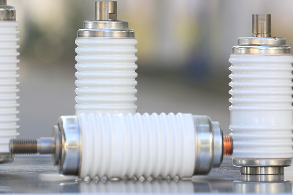 怎樣解決真空滅弧室的漏氣問(wèn)題？